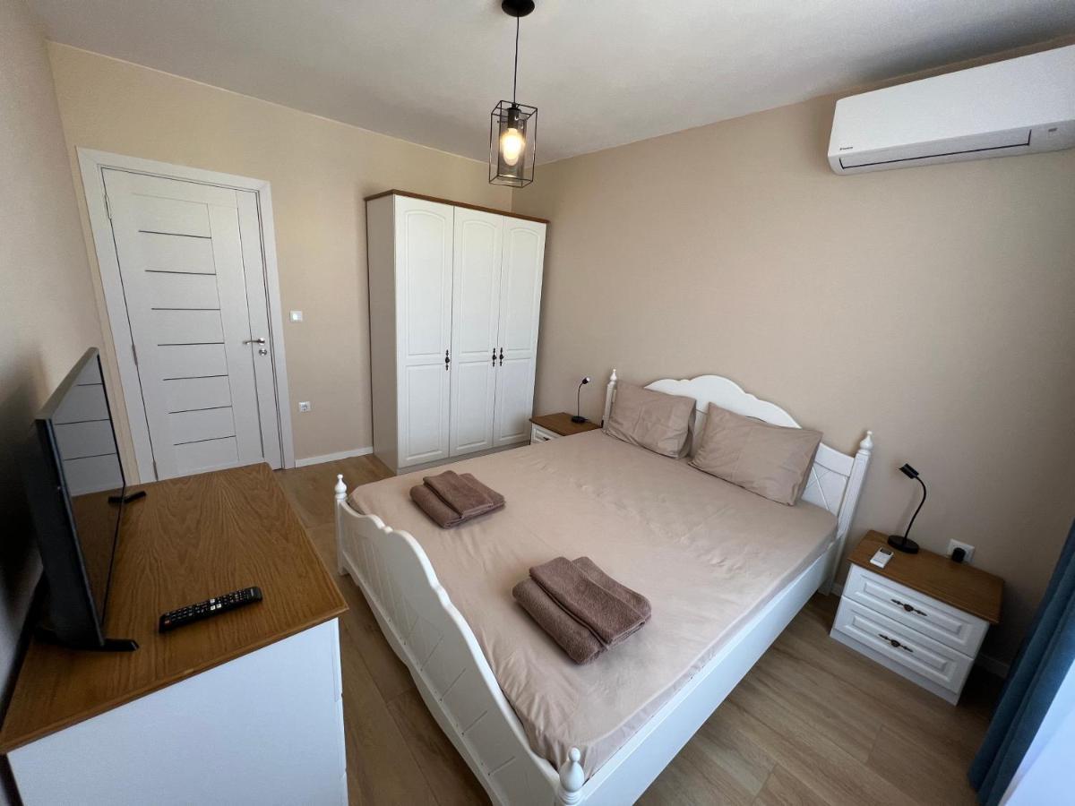 Emerald Suite With Private Parking Várna Kültér fotó