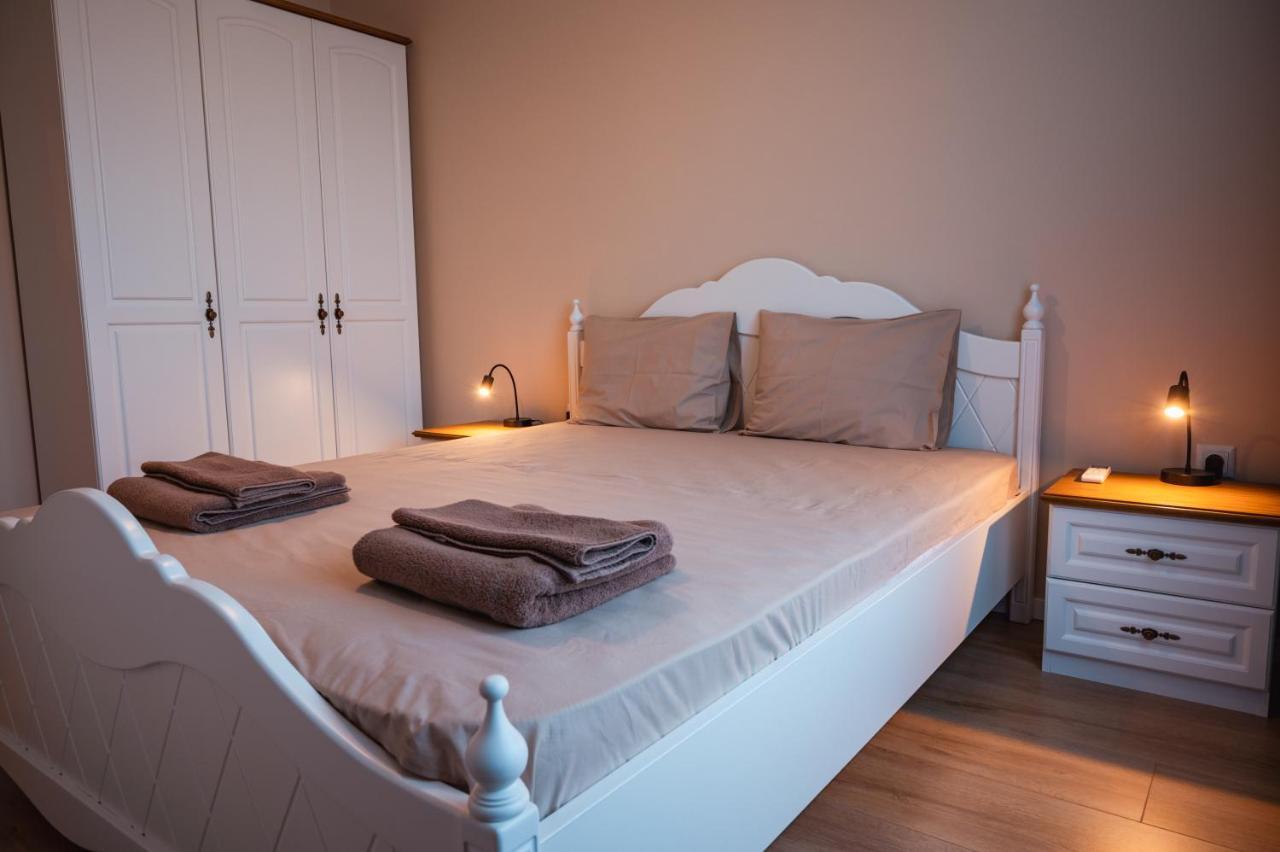 Emerald Suite With Private Parking Várna Kültér fotó