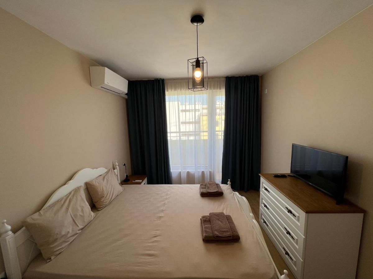 Emerald Suite With Private Parking Várna Kültér fotó